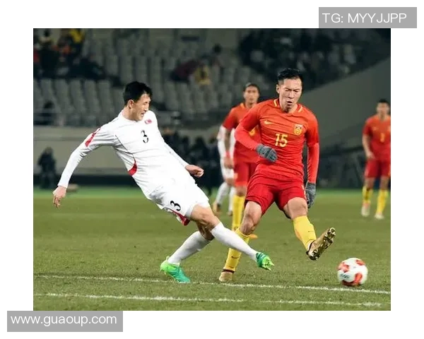 朝鲜与韩国男足在东亚杯激战正酣谁能笑到最后争夺荣誉之战