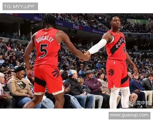 快船与凯尔特人激战正酣NBA赛场精彩对决引发球迷热议